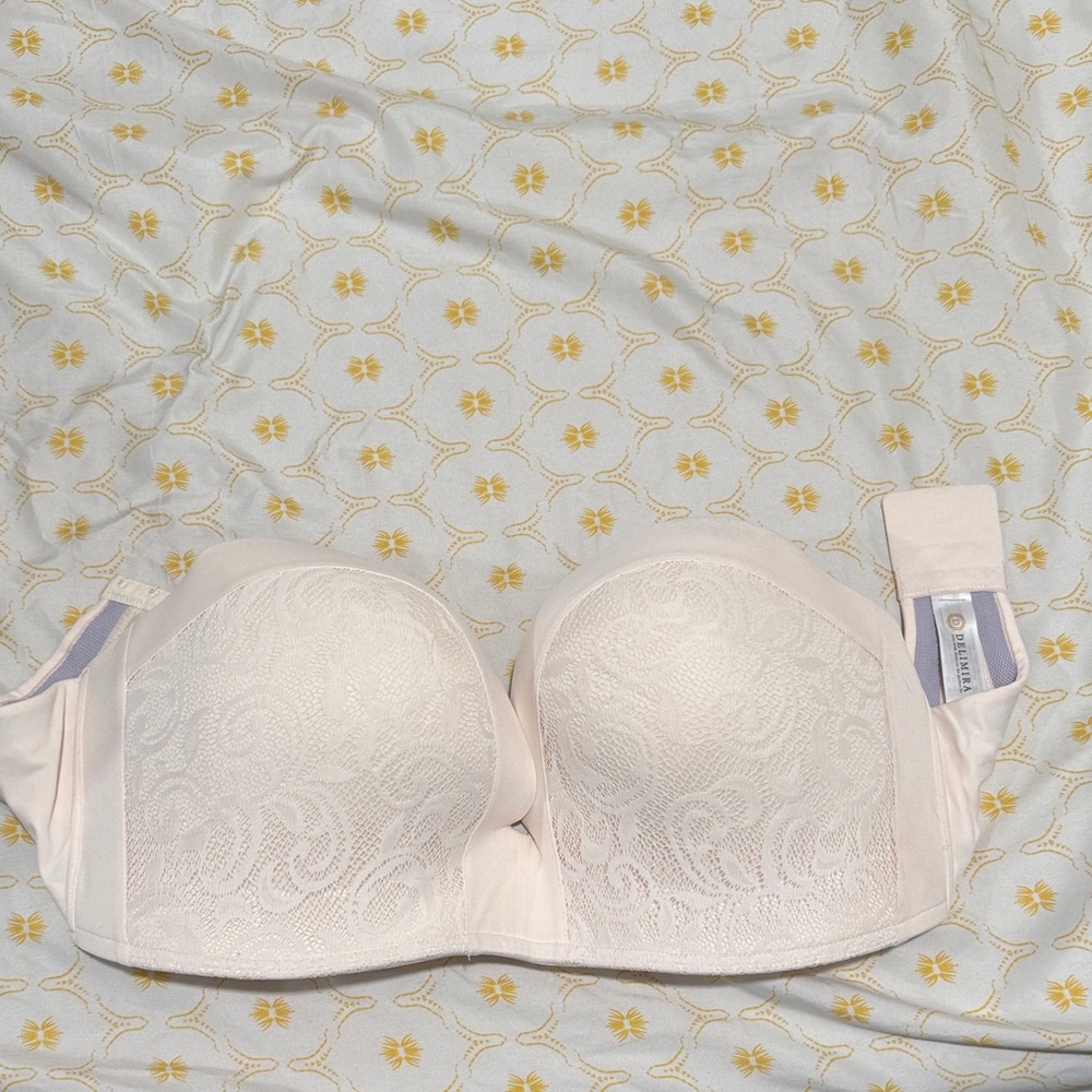 Chic Cream Lace Strapless Bra